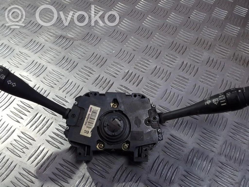 Nissan Primera Commodo, commande essuie-glace/phare 