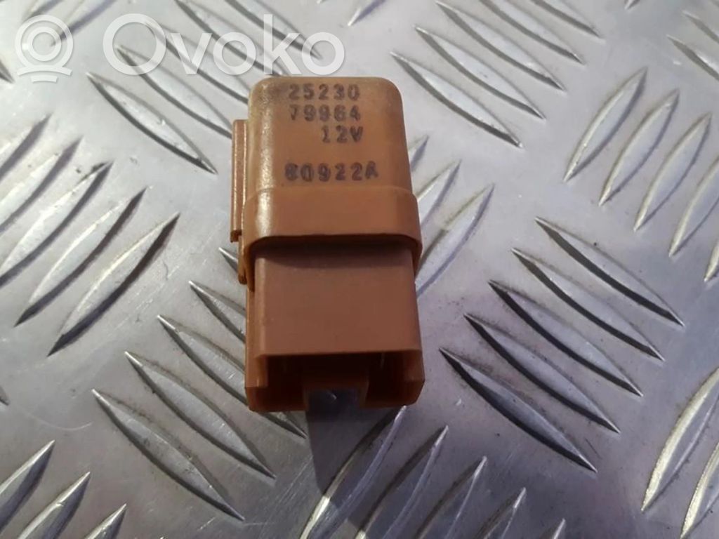 Nissan Almera N16 Alte relee 