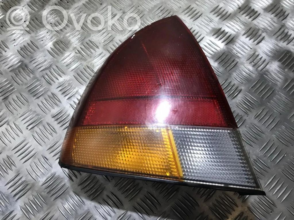 Mitsubishi Carisma Lampa tylna 