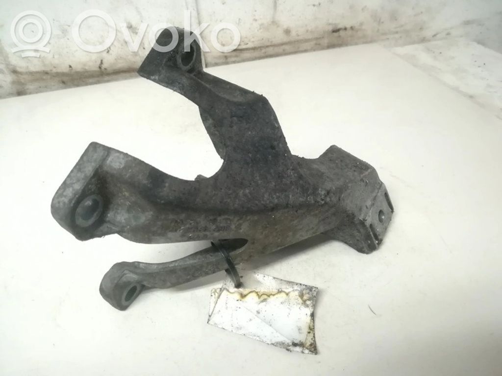 Audi A4 S4 B6 8E 8H Supporto di montaggio del motore (usato)