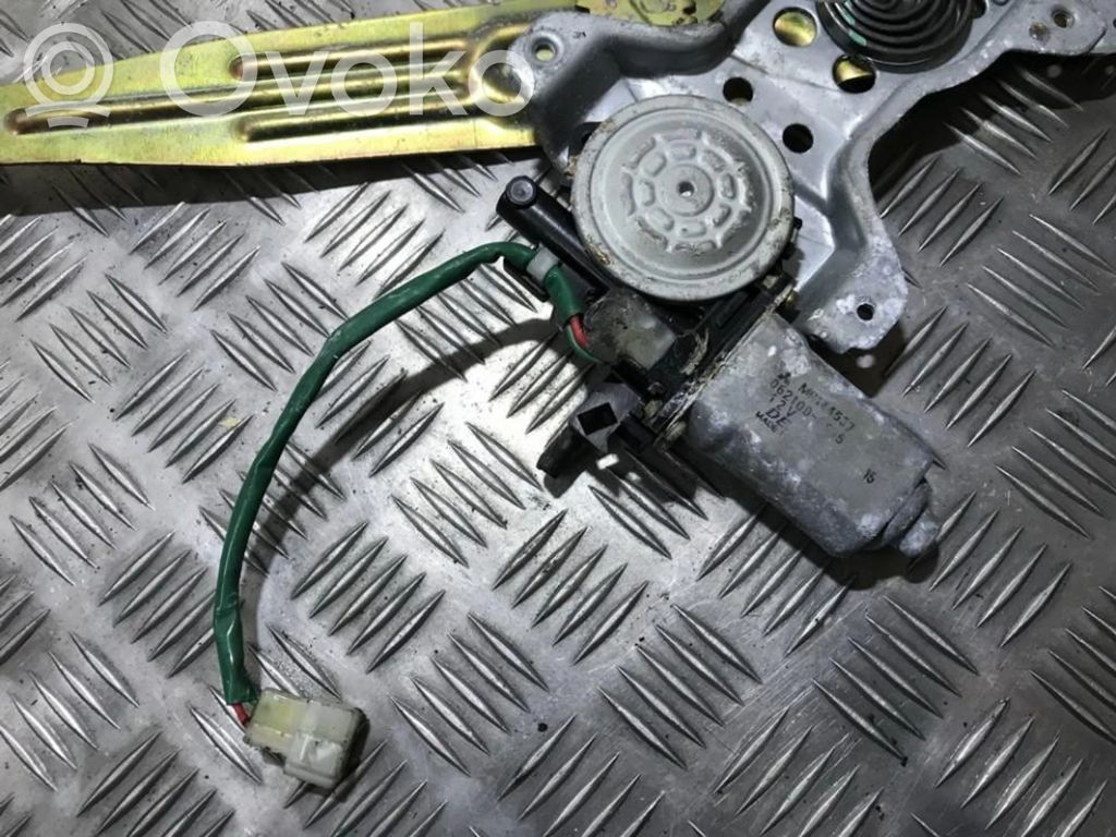 Mitsubishi L200 Motor macara geam ușă spate 