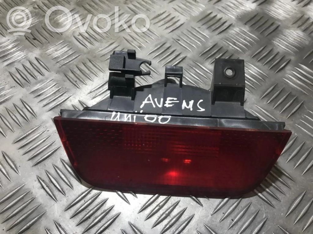 Toyota Avensis T220 Trzecie światło stop 