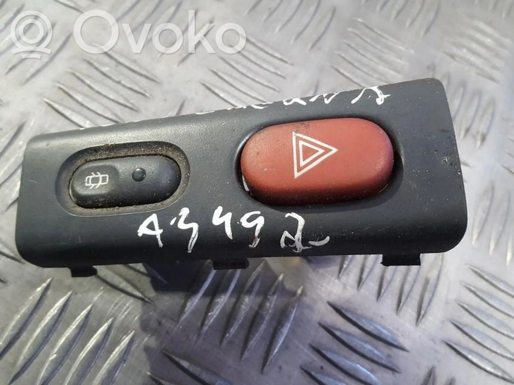 Renault Laguna I Botón interruptor de luz de peligro 
