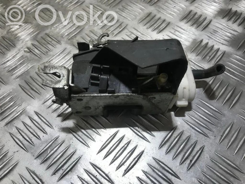 Audi A6 S6 C4 4A Cerradura de puerta delantera 