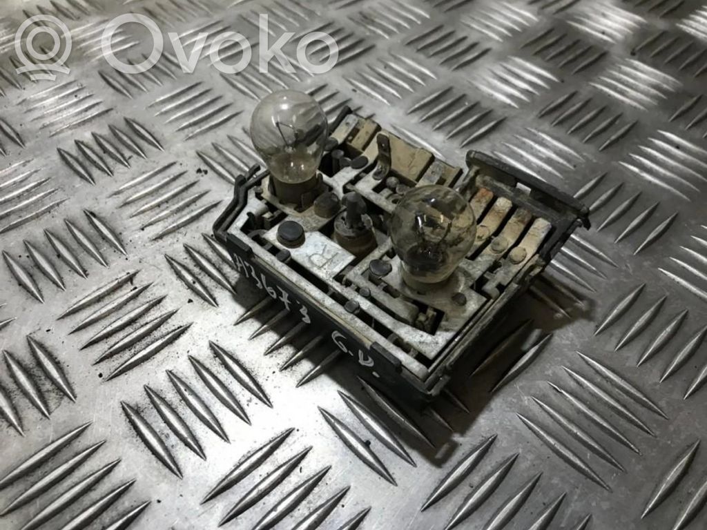Audi 80 90 S2 B4 Portalampada fanale posteriore 