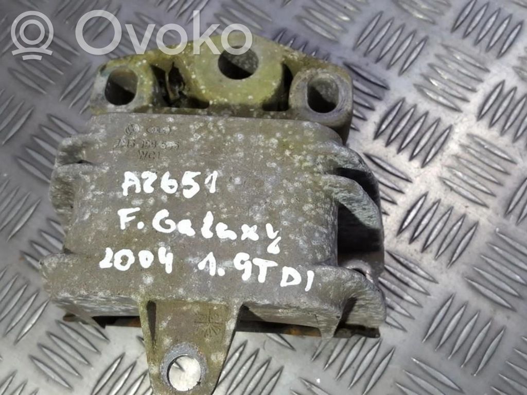 Moottorin kiinnikekorvake   7M3199555,7M3199555