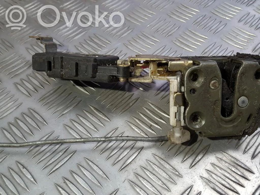 Serrure de porte avant