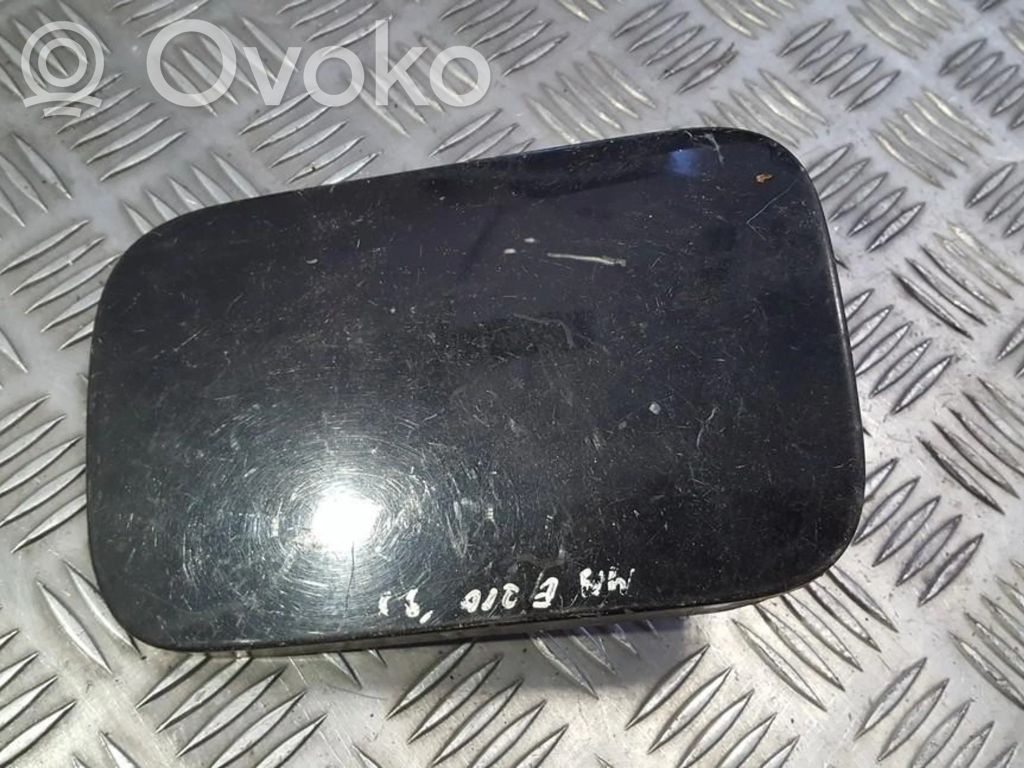 Mercedes-Benz E W210 Polttoainesäiliön korkki 