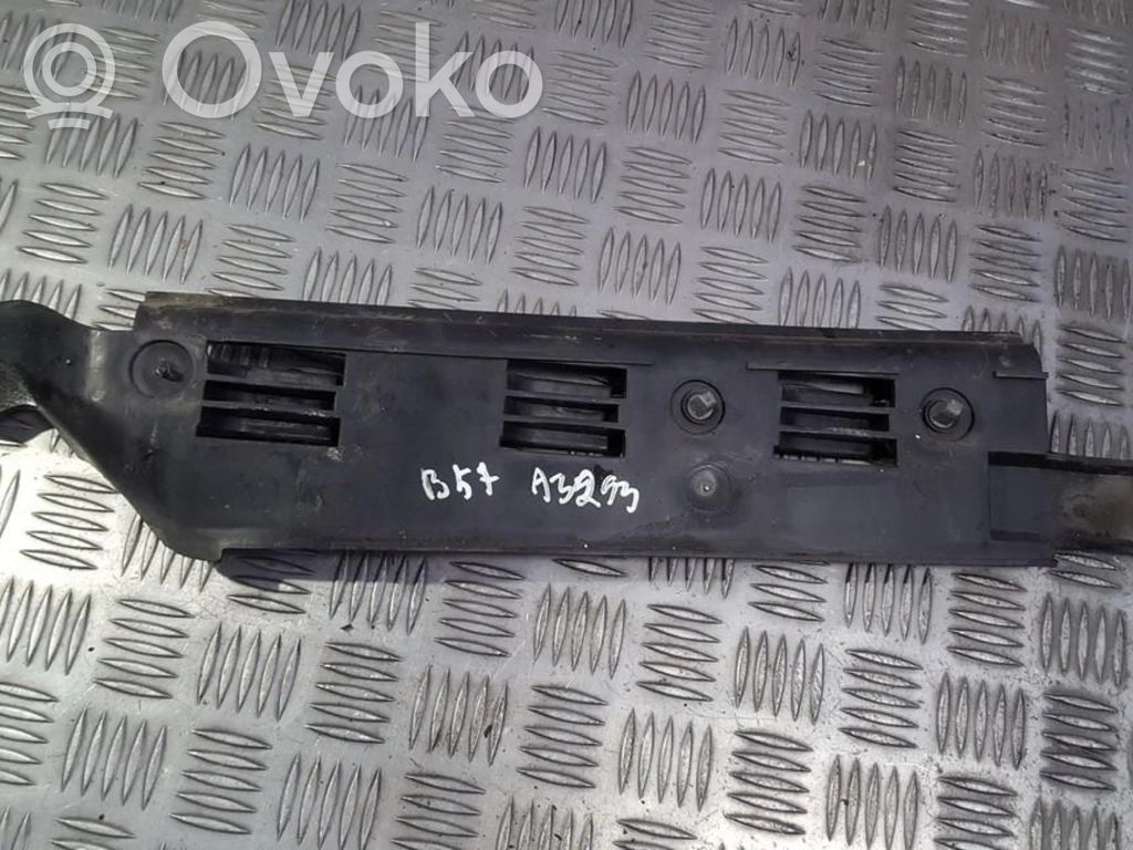 Volkswagen PASSAT B5.5 Soporte de montaje del parachoques trasero