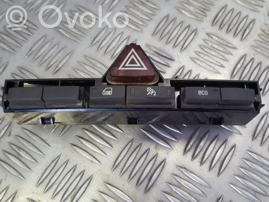 Opel Corsa D Botón interruptor de luz de peligro 