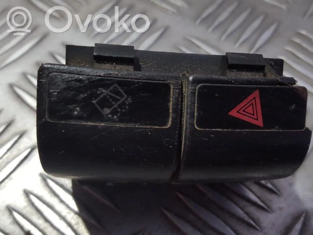 Mitsubishi Colt Botón interruptor de luz de peligro 