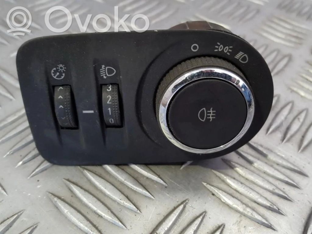 Opel Corsa D Interruttore di regolazione livello altezza dei fari 
