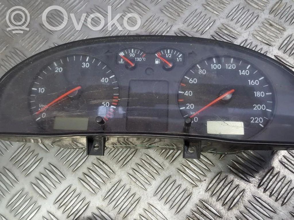 Volkswagen PASSAT B5 Tachimetro (quadro strumenti) 