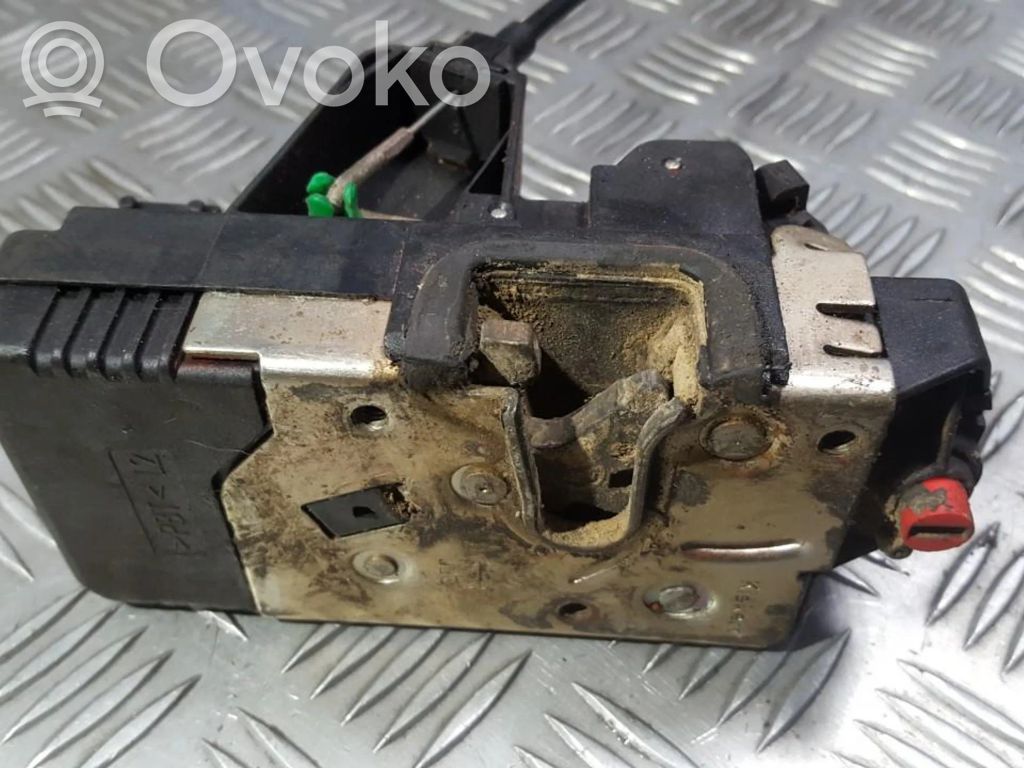 Opel Vectra B Takaoven lukko
