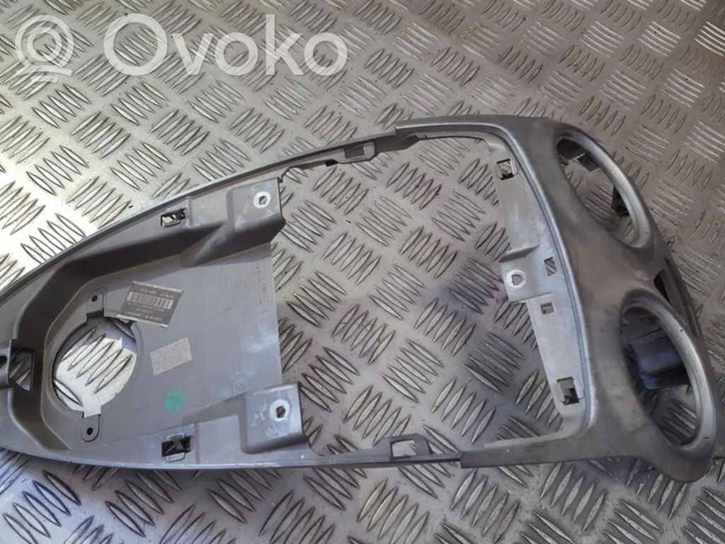 Opel Corsa D Altra parte interiore 