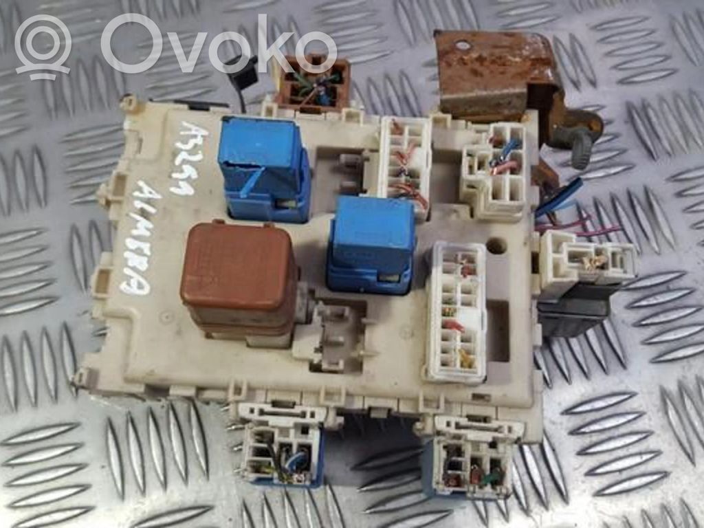 Nissan Primera Skrzynka bezpieczników / Komplet 