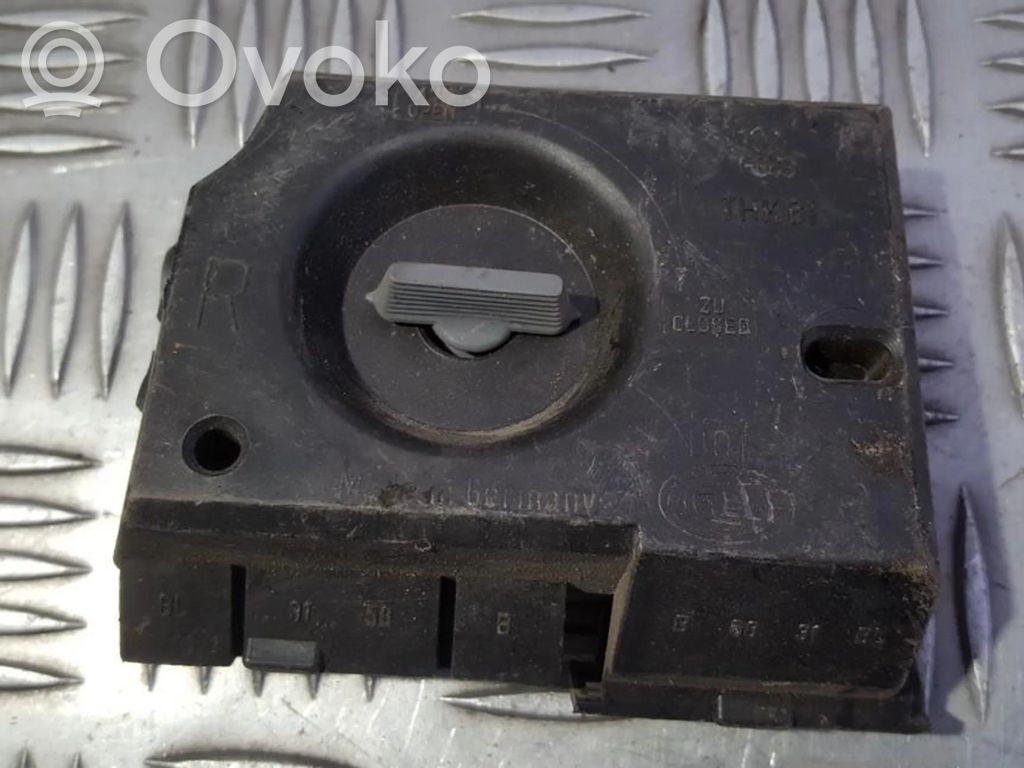 Audi A6 S6 C4 4A Portalampada fanale posteriore 