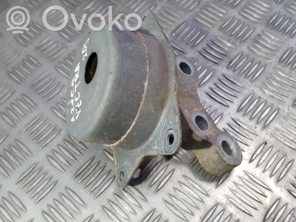 Opel Vectra C Engine mount bracket 