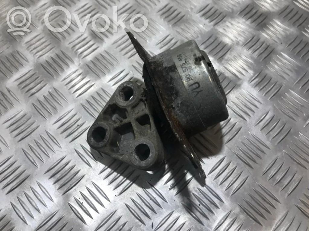 Opel Zafira A Engine mount bracket 