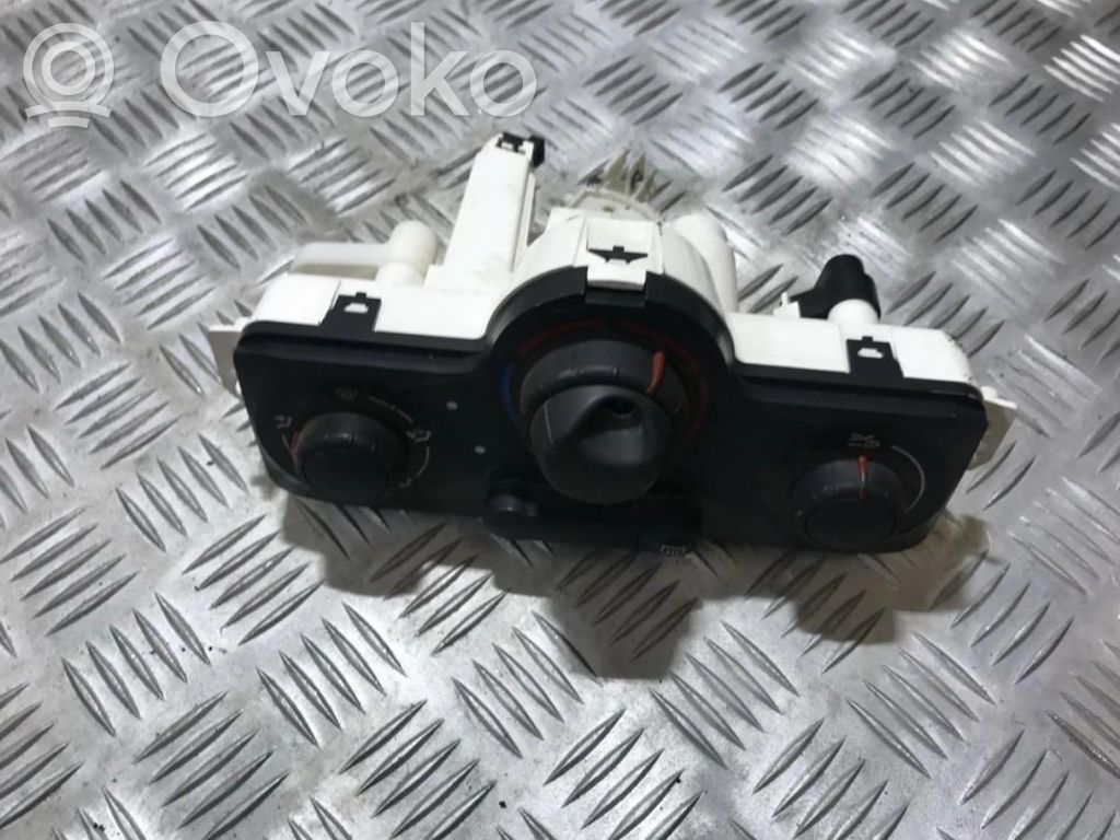 Renault Clio III Climate control unit 