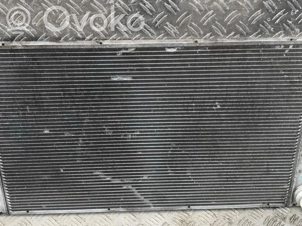 BMW 5 E60 E61 Dzesēšanas šķidruma radiators 
