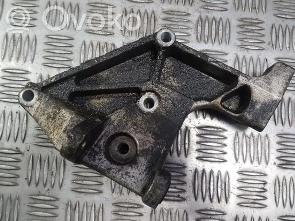 Engine mounting bracket   YLU101780,YLU101780