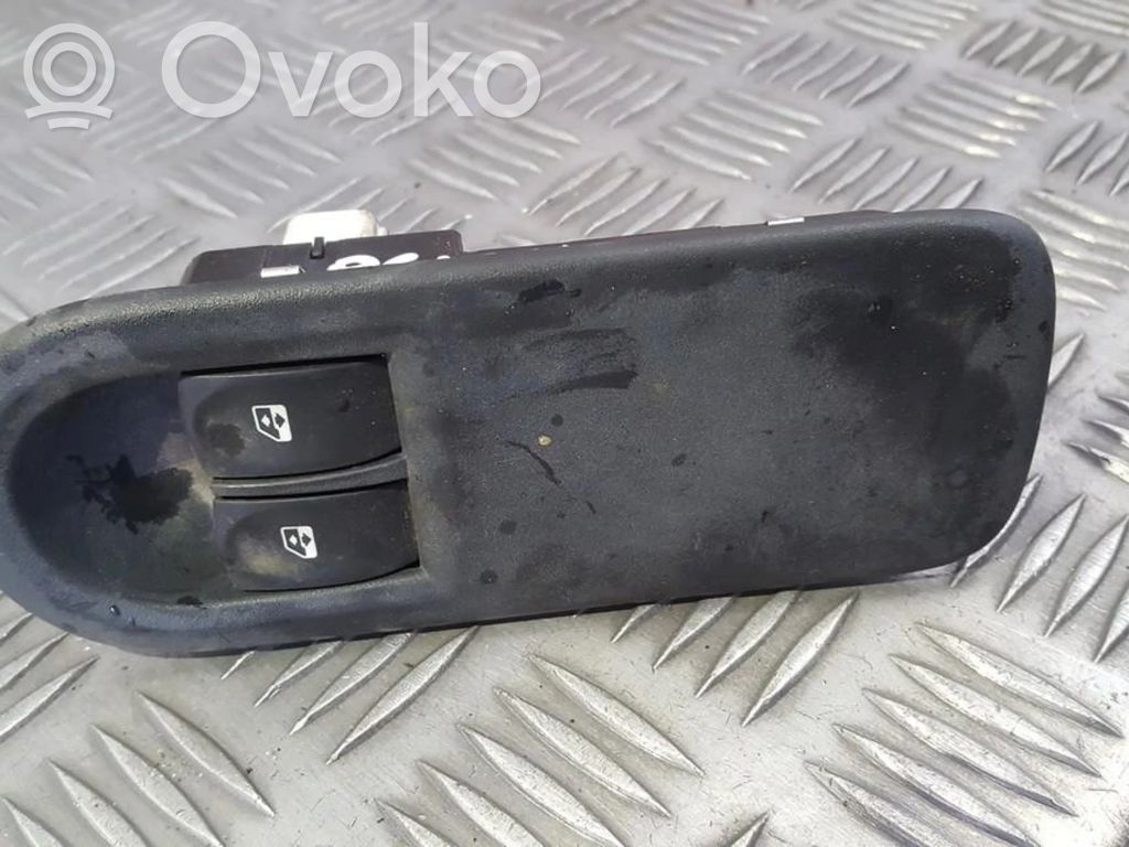 Renault Clio III Electric window control switch 