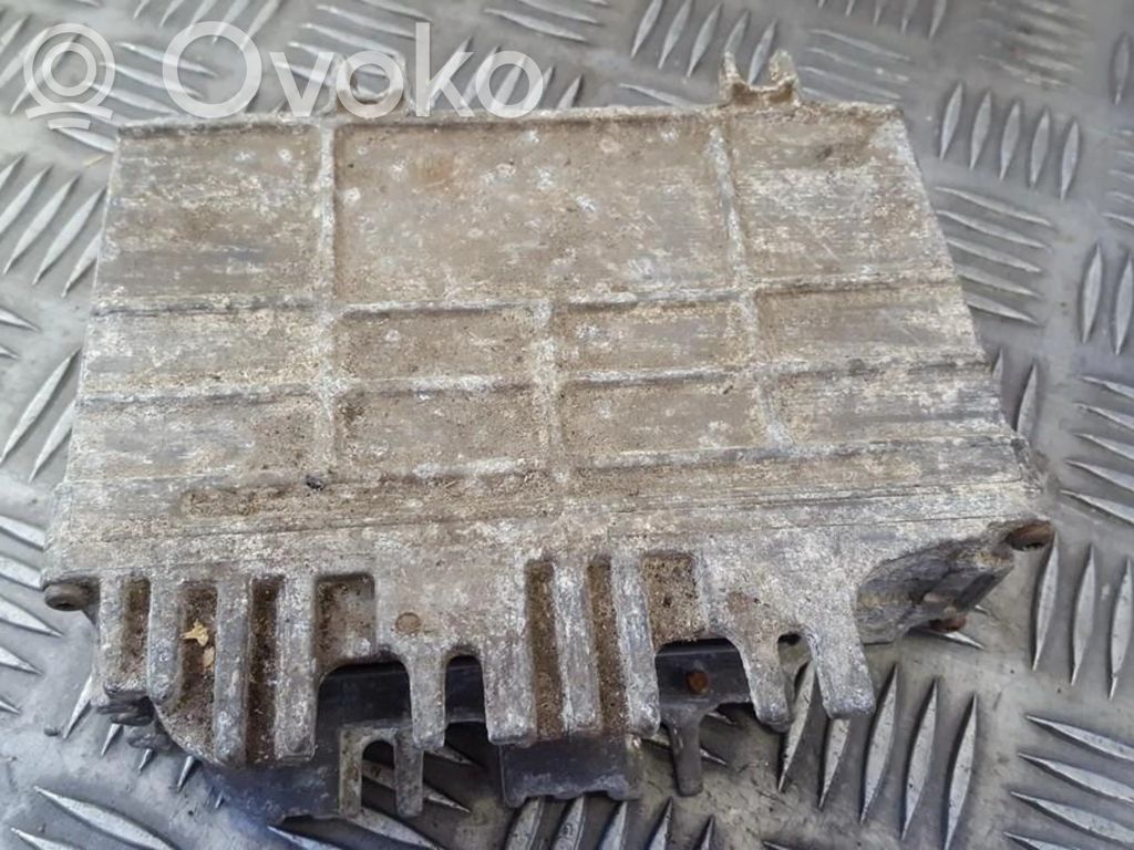 Volkswagen Polo III 6N 6N2 6NF Moottorin ohjainlaite/moduuli 