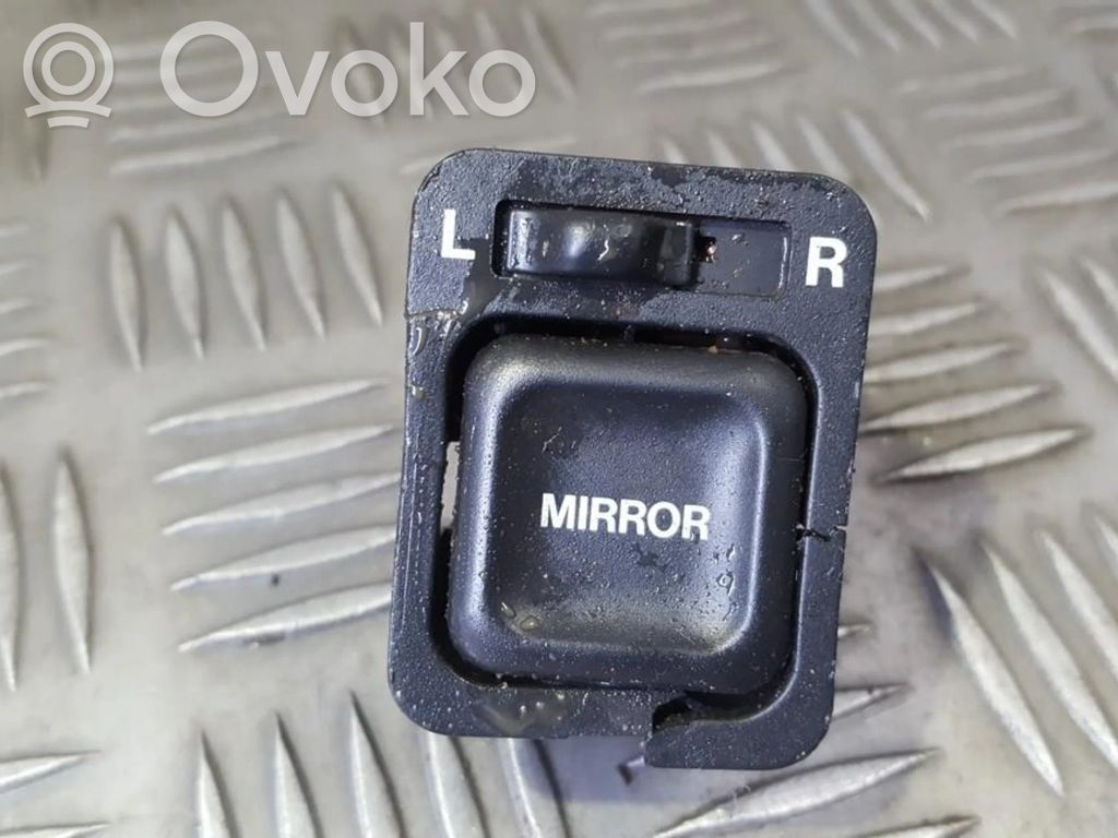 Honda CR-V Wing mirror switch 