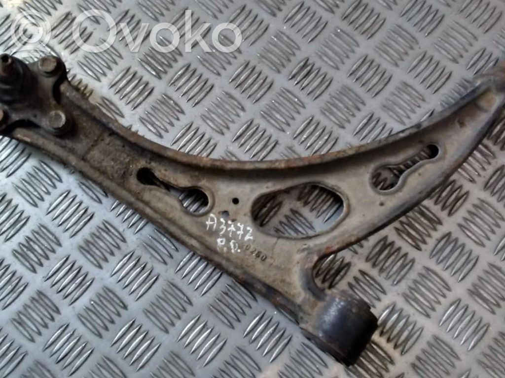 Volkswagen Touran I Basculă inferioară față 