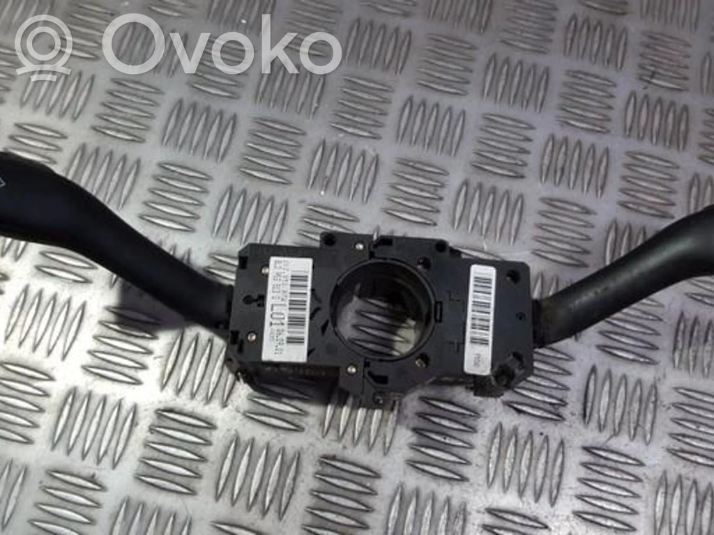 Volkswagen PASSAT B5 Leva/interruttore dell’indicatore di direzione e tergicristallo