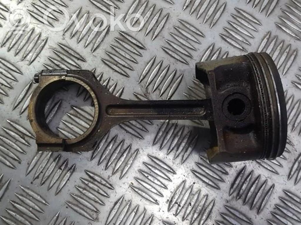 Piston avec bielle