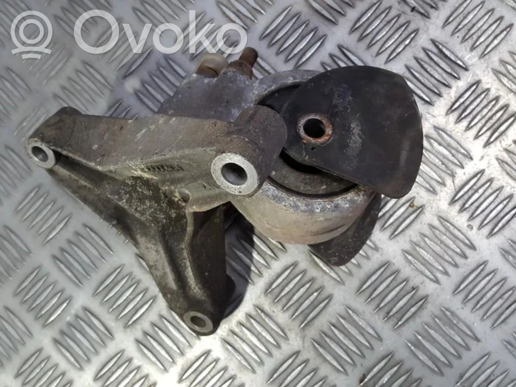 Volvo S40, V40 Engine mount bracket 