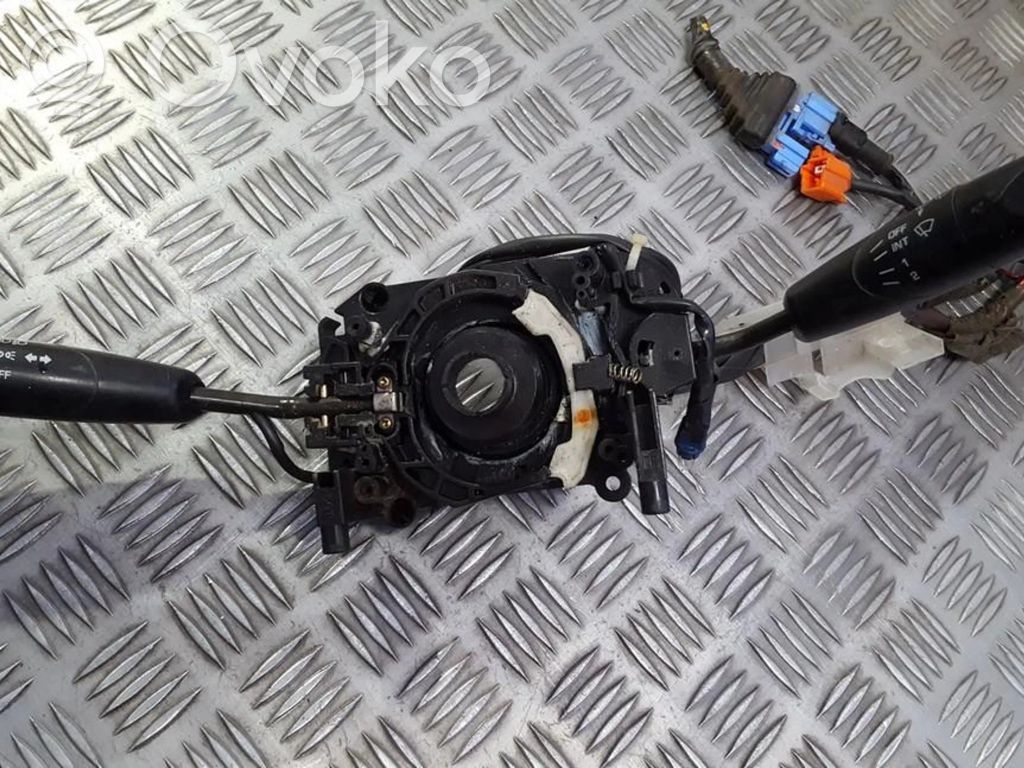 Mazda 323 F Leva/interruttore dell’indicatore di direzione e tergicristallo 