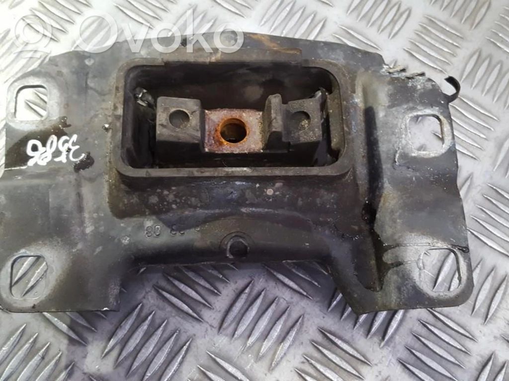 Ford Focus Engine mount bracket 