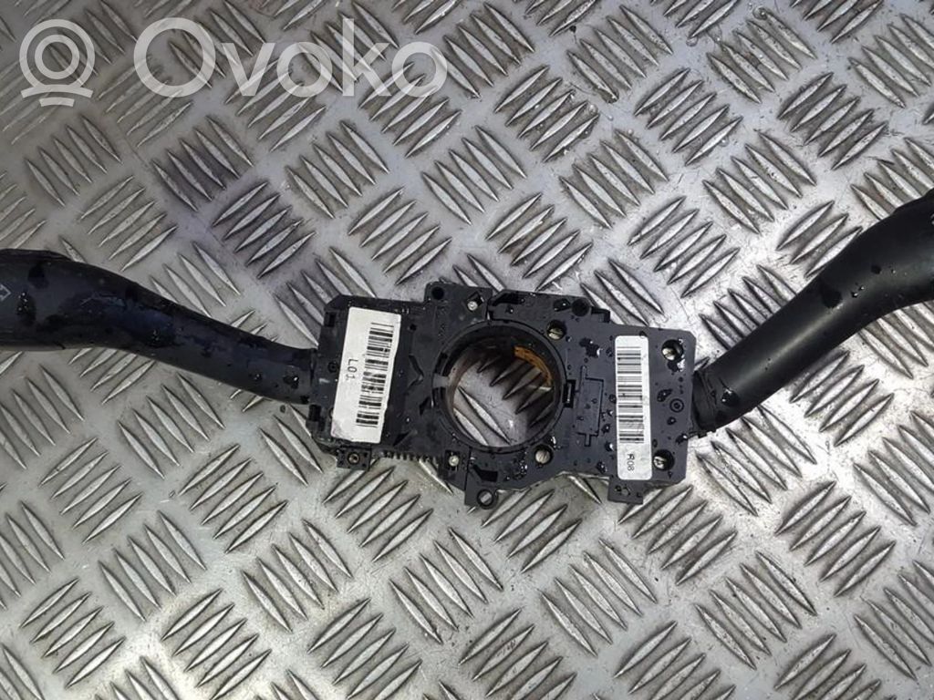 Volkswagen PASSAT B5.5 Leva/interruttore dell’indicatore di direzione e tergicristallo 