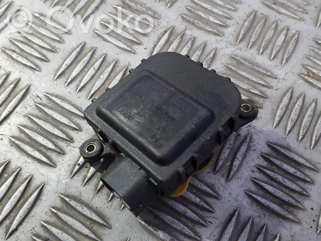Volkswagen PASSAT B5.5 Motor/actuator clapetă aer 