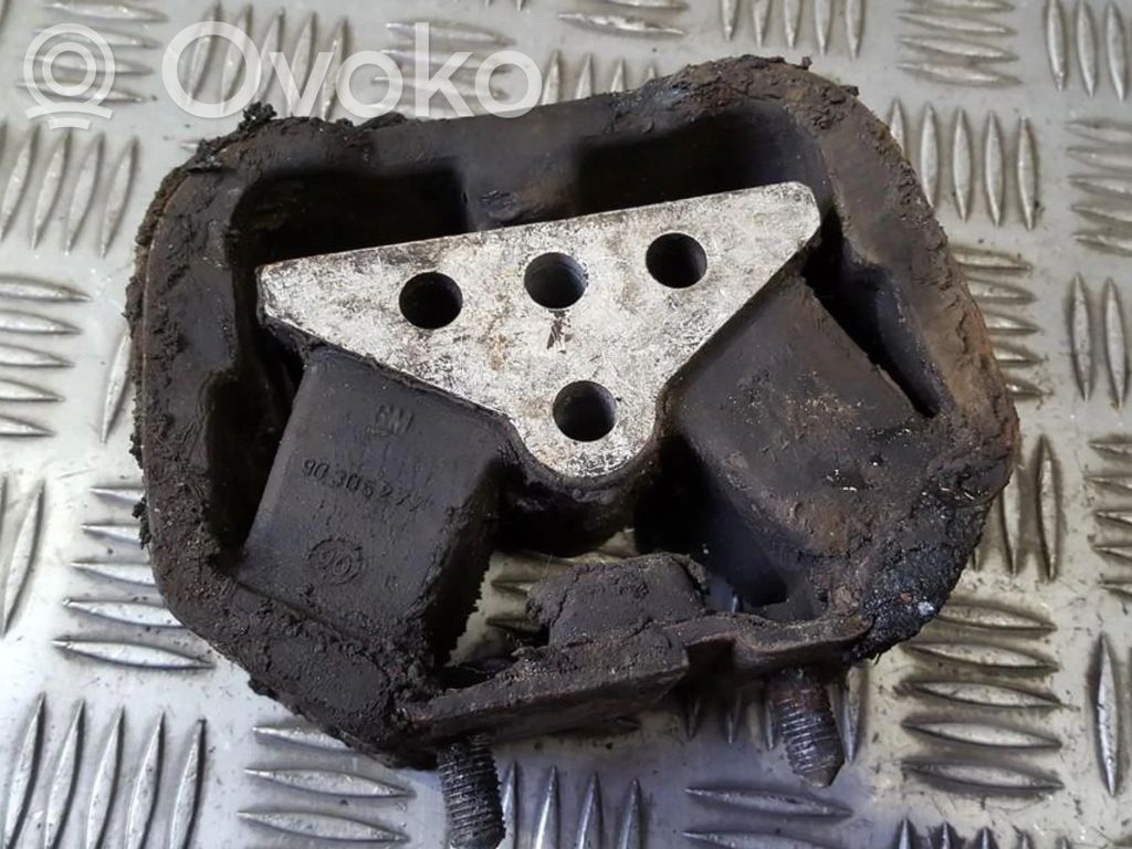 Opel Vectra A Engine mount bracket 