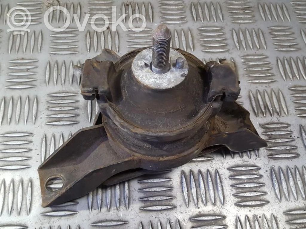 Hyundai Getz Engine mount bracket 