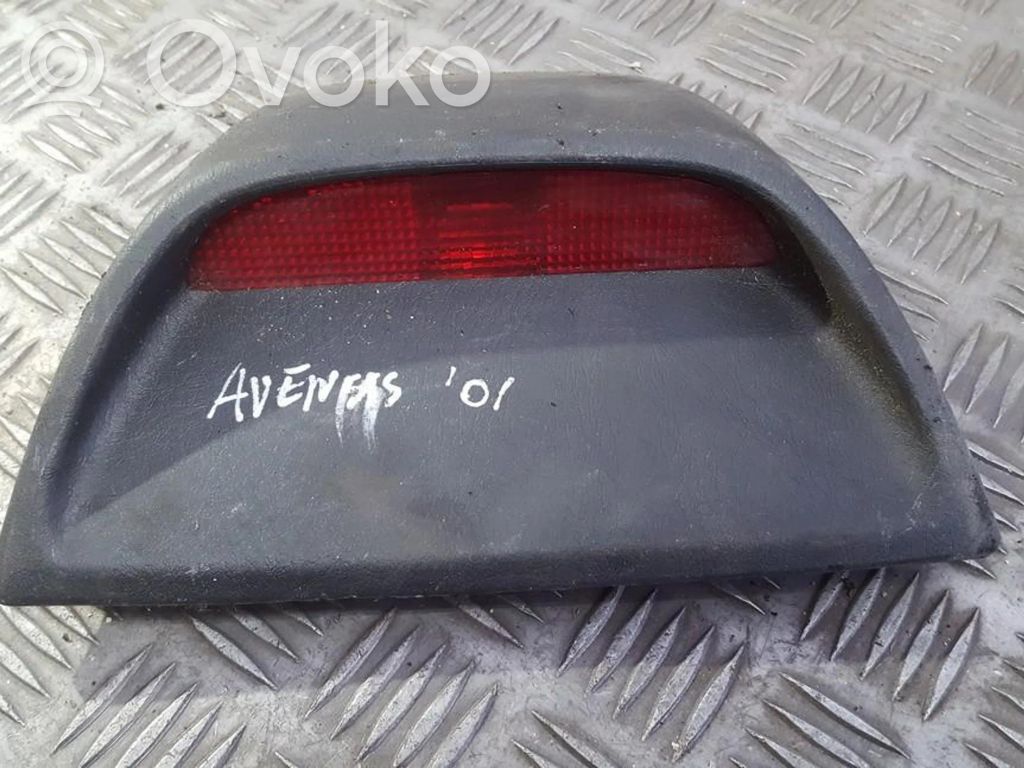 Toyota Avensis T220 Trzecie światło stop