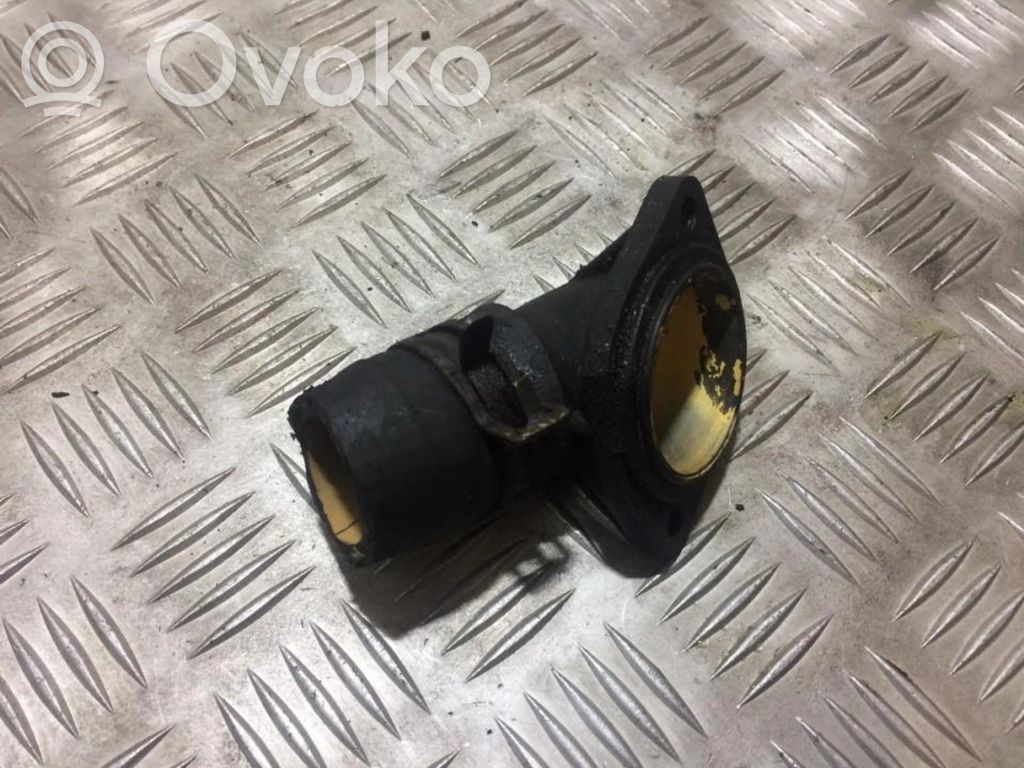 Audi A4 S4 B5 8D Tubo flessibile del liquido di raffreddamento del motore 
