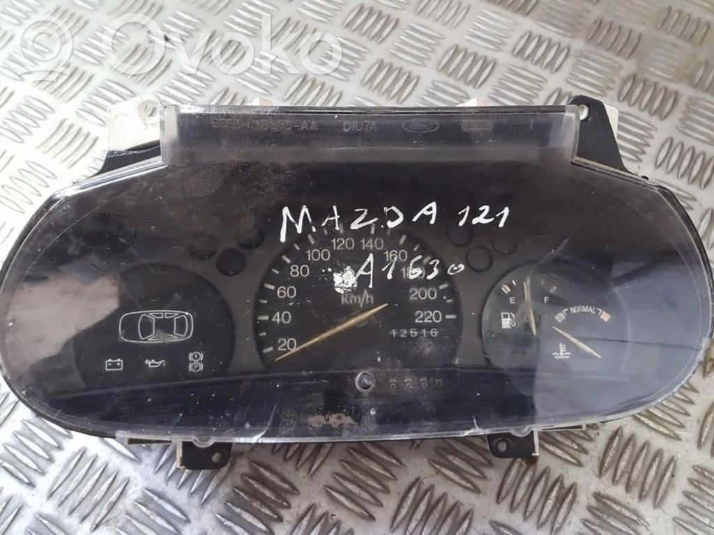 Mazda 121 Spidometras (prietaisų skydelis) 