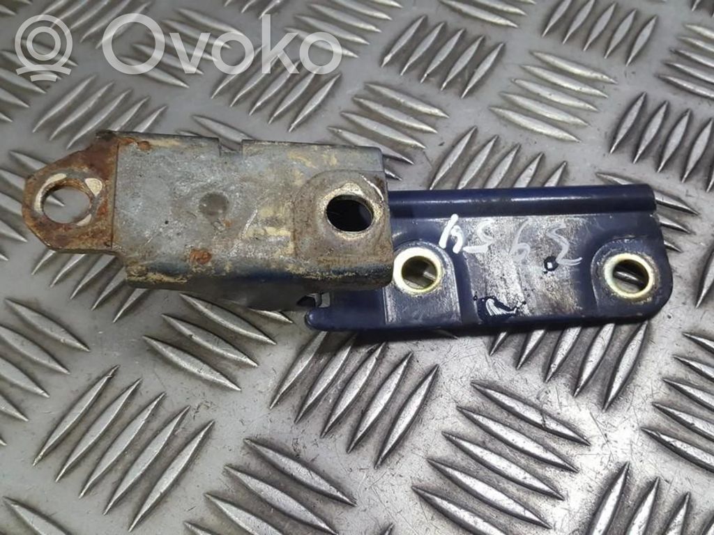 Engine bonnet/hood hinges