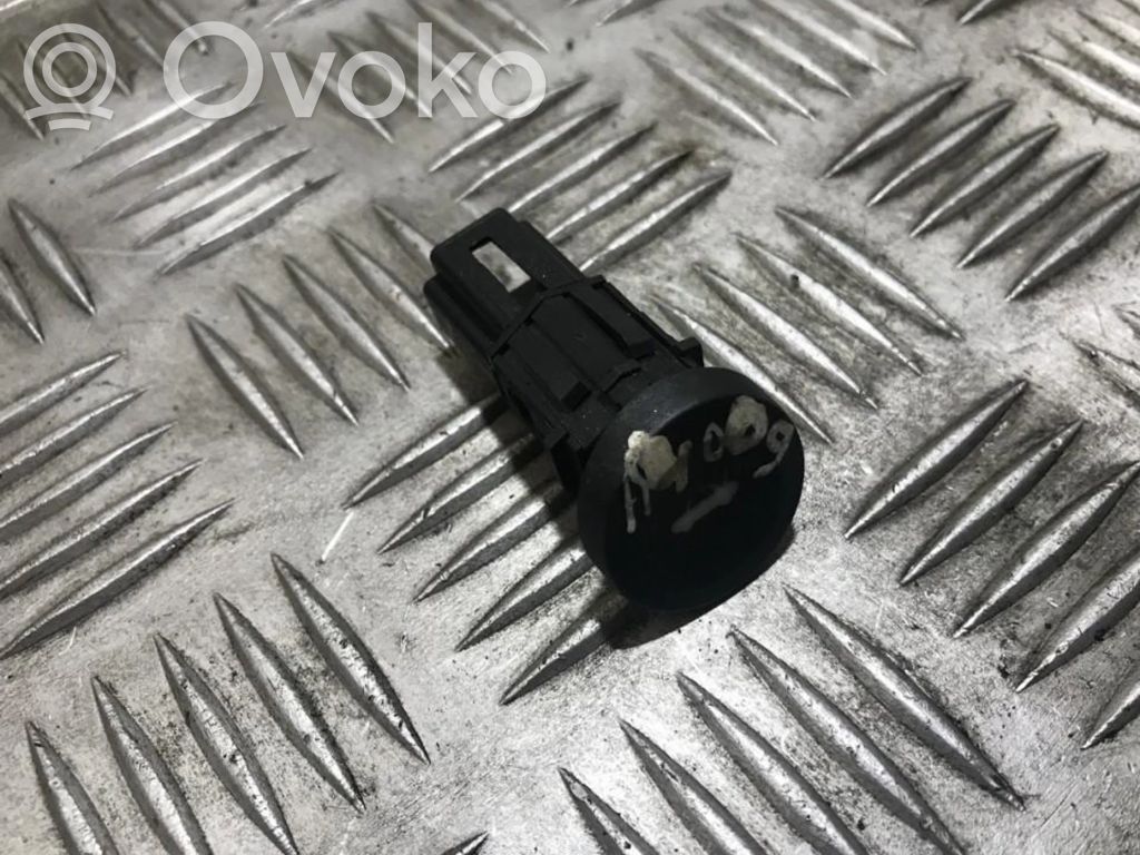 Ford Fiesta Interruptor para abrir la puerta trasera 