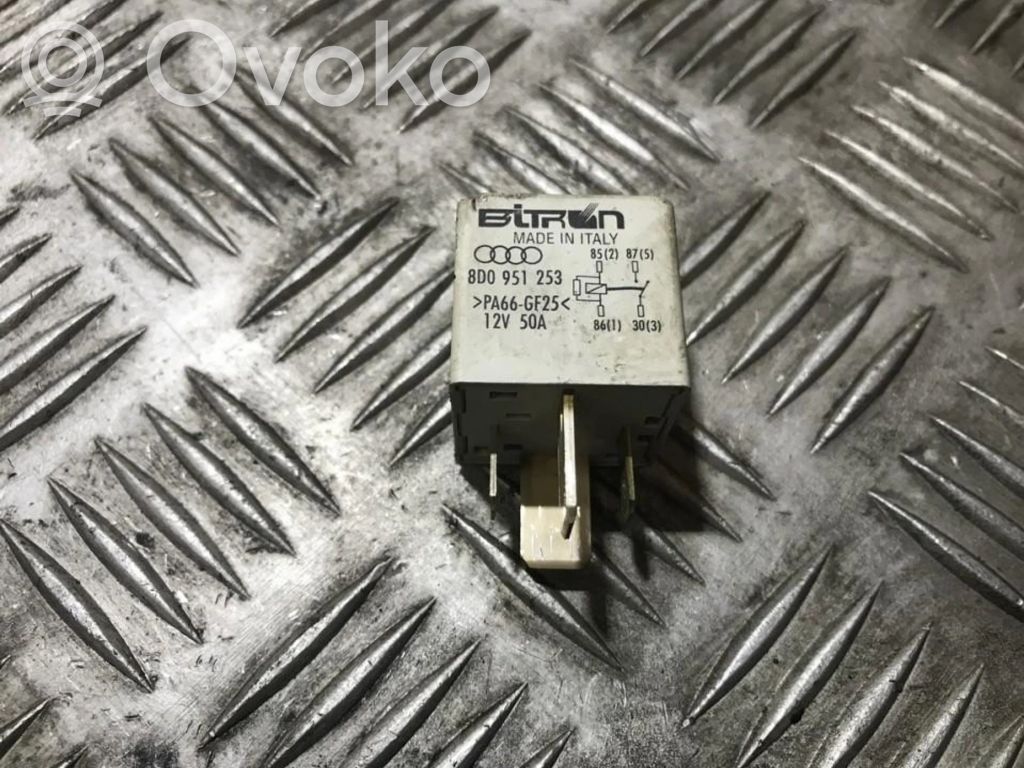 Altri relè   8D0951253,370,8D0951253