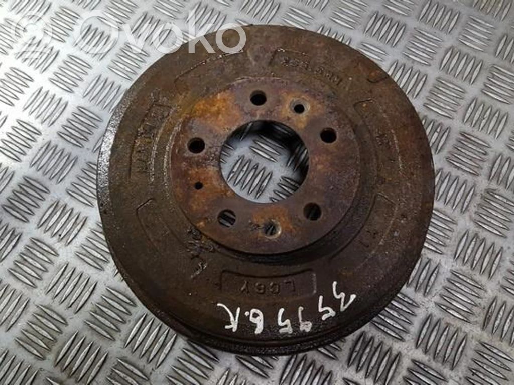 Tambour de frein arrière