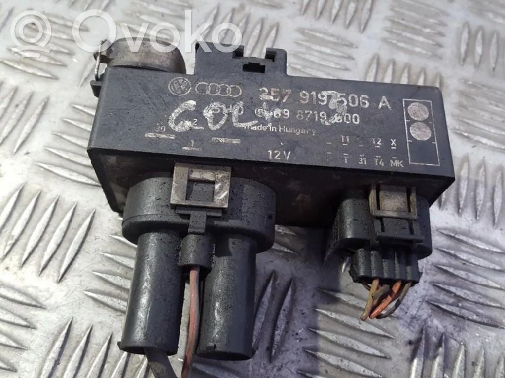 Volkswagen Golf III Releu ventilator lichid răcire