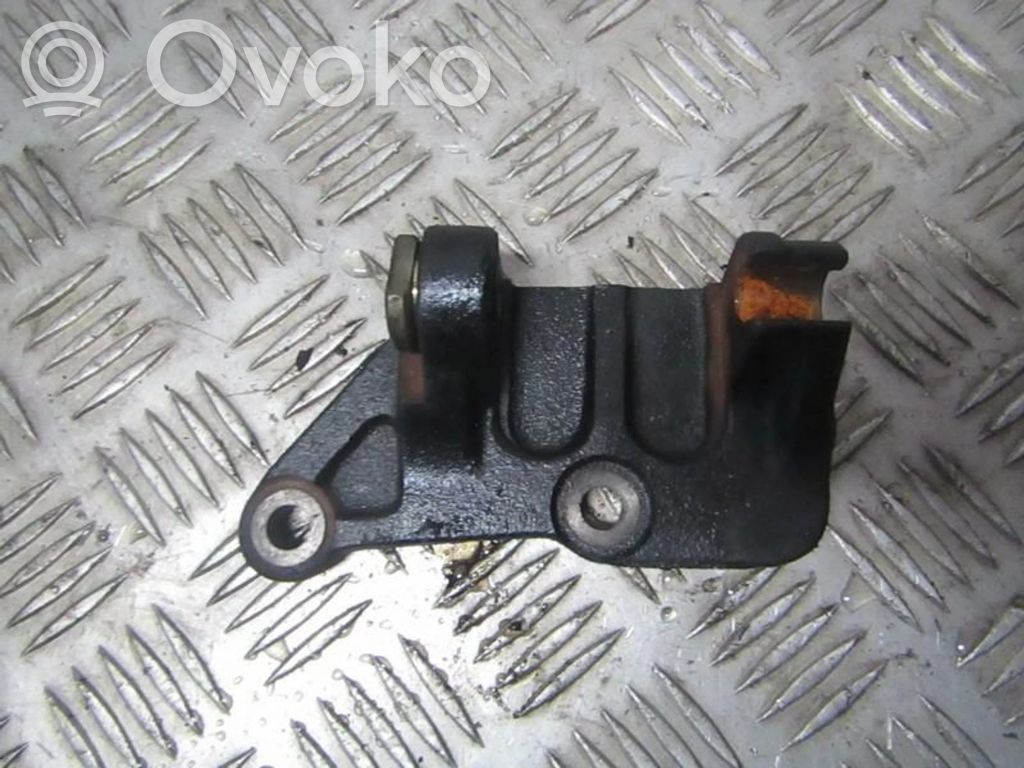 Toyota Avensis T250 Engine mounting bracket