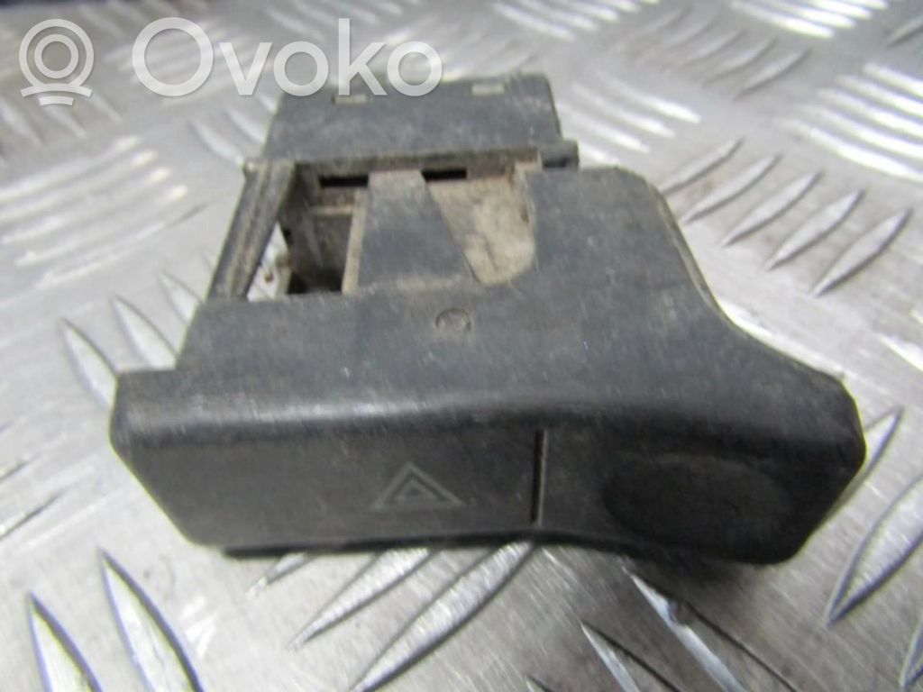 Volkswagen Jetta II Hätävilkkujen kytkin 