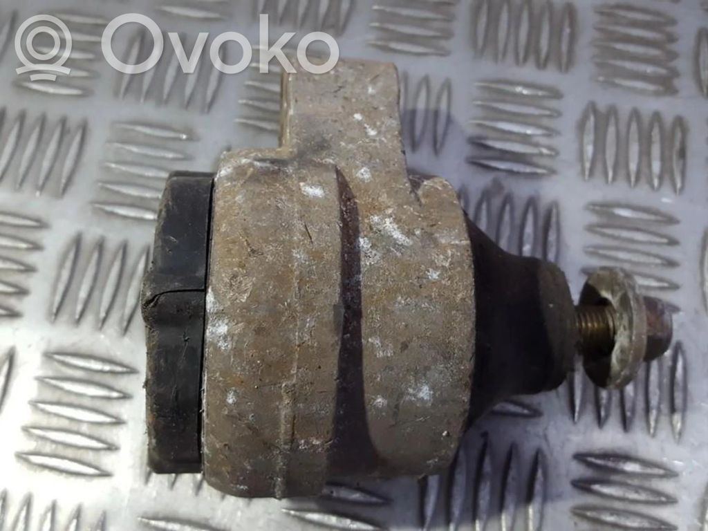 Ford Focus Engine mount bracket 